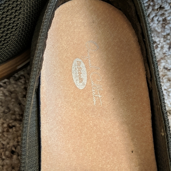 Shoes - Picture 2 of 4